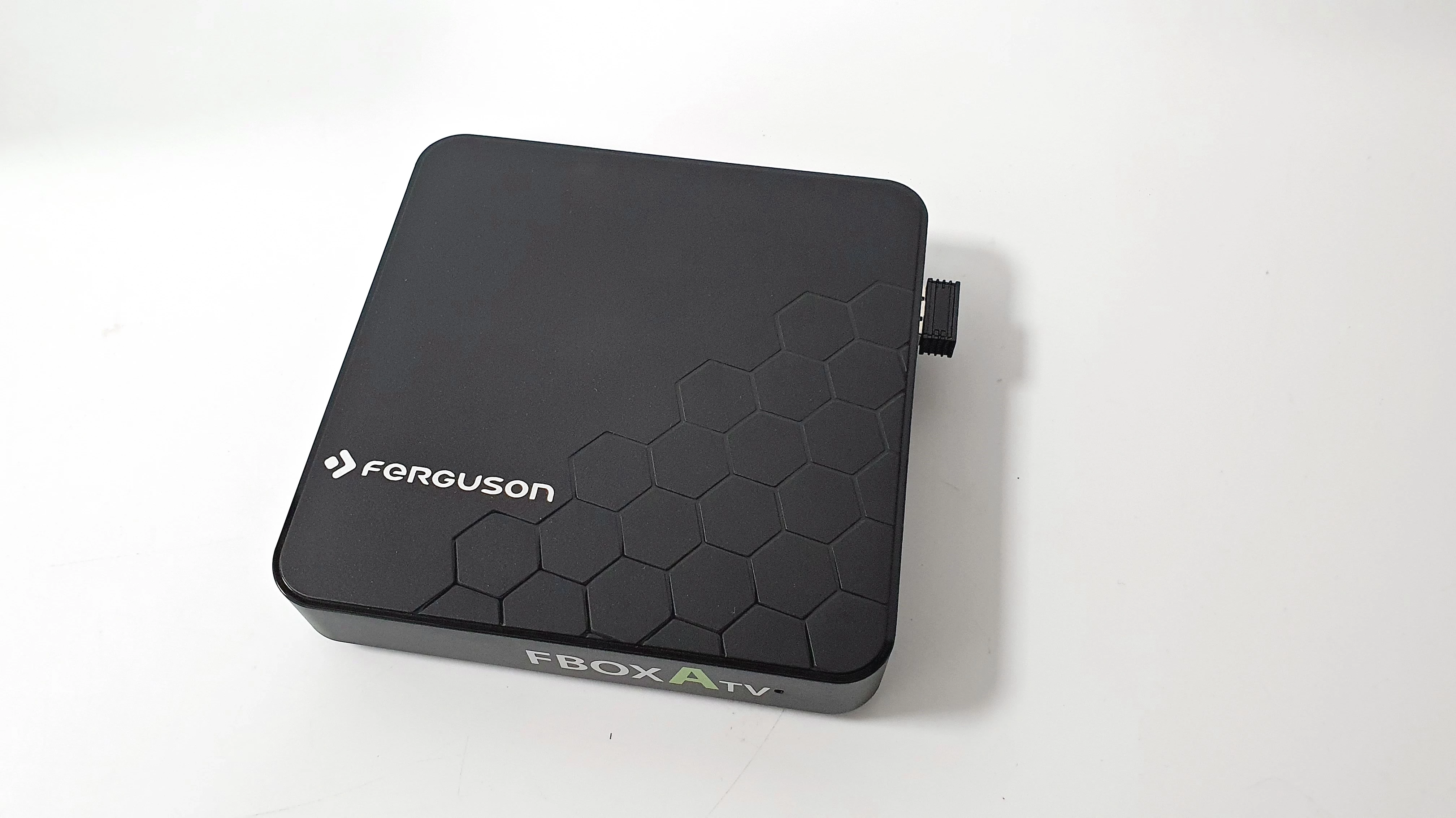 ferguson-fbox-atv-smart-tv-android-2x-pilot-marka-ferguson