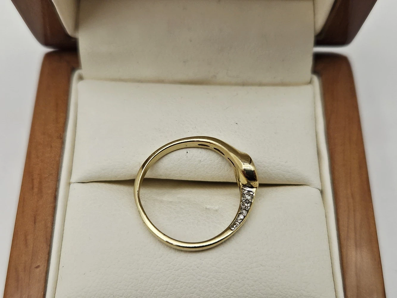 zloty-pierscionek-z-brylantem-208g-p585-r11-kolor-dominujacy-205826-225106