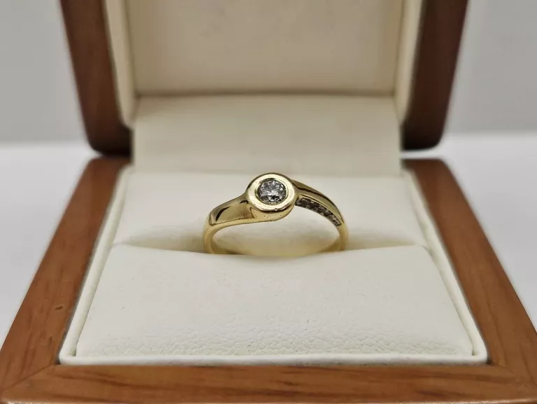 zloty-pierscionek-z-brylantem-208g-p585-r11-material-15835-2