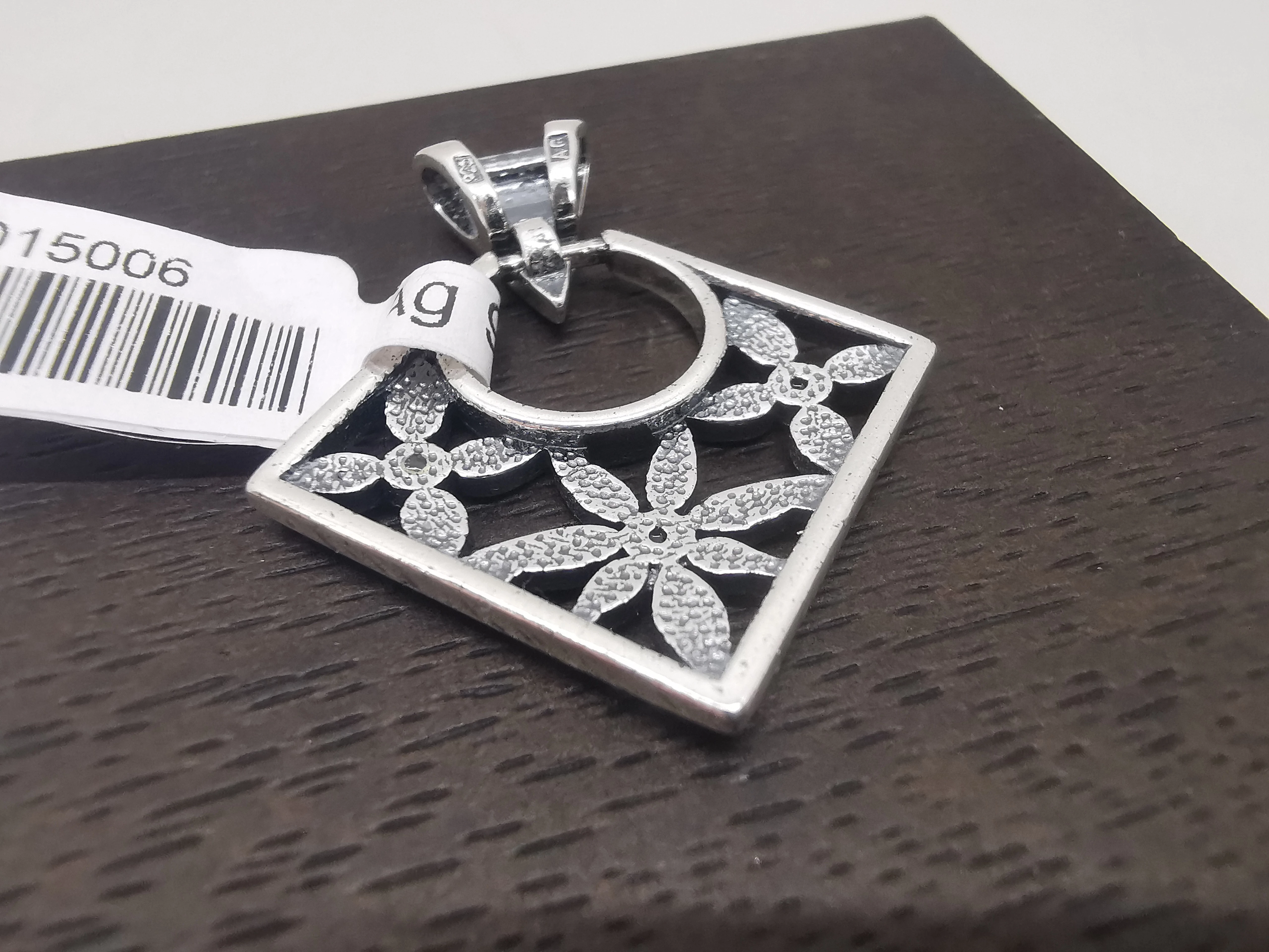 srebrna-zawieszka-romb-417g925-kolor-dominujacy-srebrny