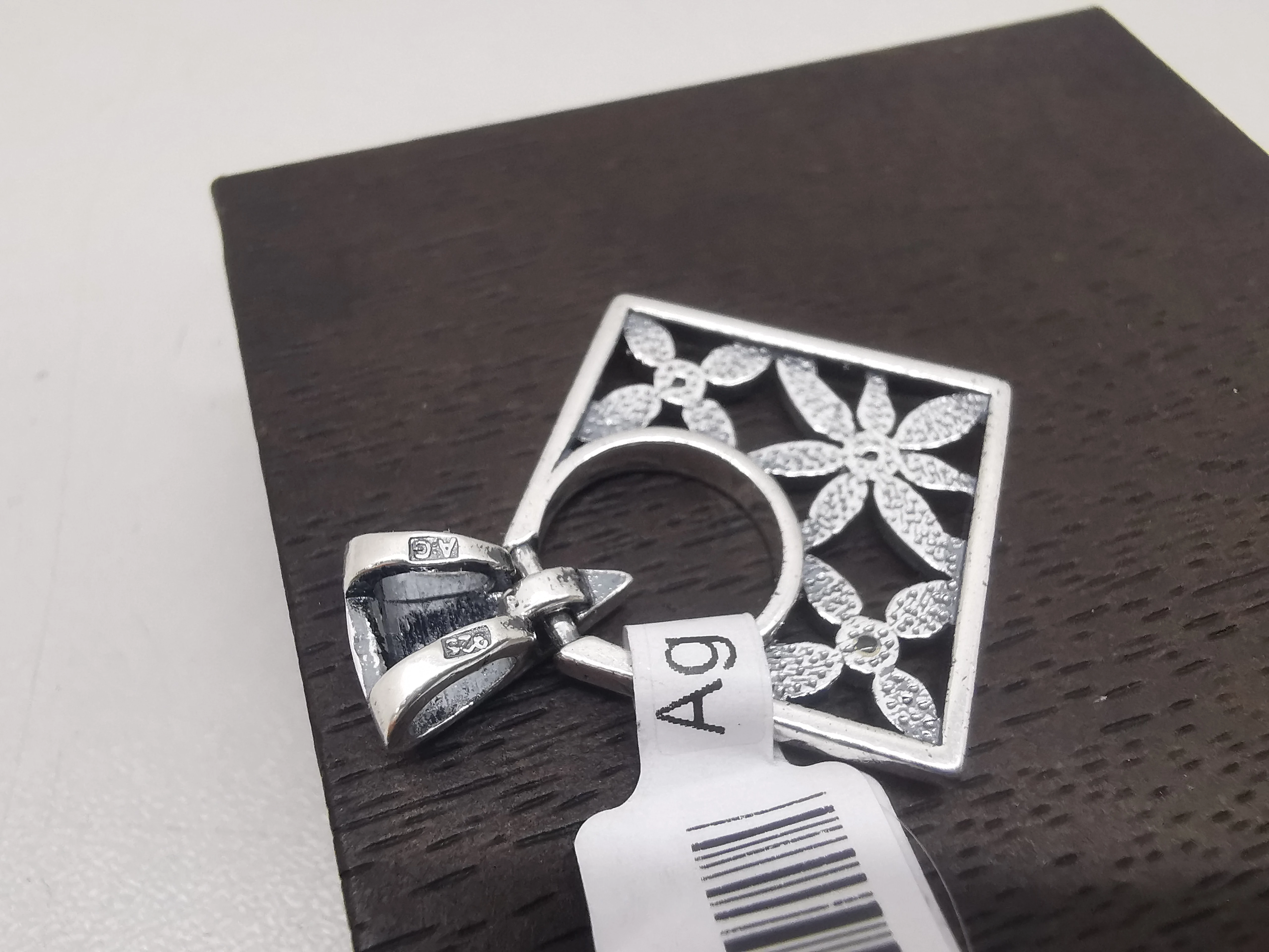 srebrna-zawieszka-romb-417g925-motyw-brak