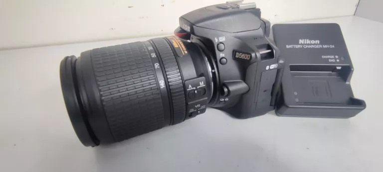 NIKON D5600 + NIKKOR 18-140 MM PRZEBIEG 853 ZDJĘCIA