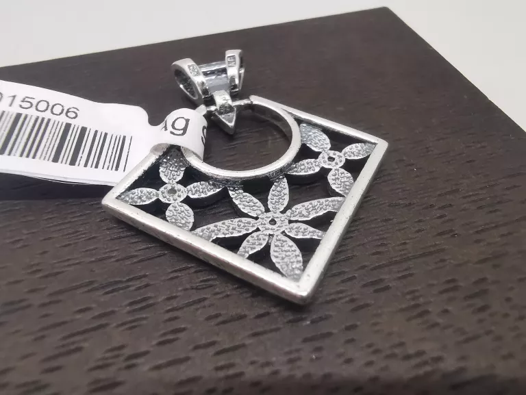 srebrna-zawieszka-romb-417g925-kolor-dominujacy-srebrny
