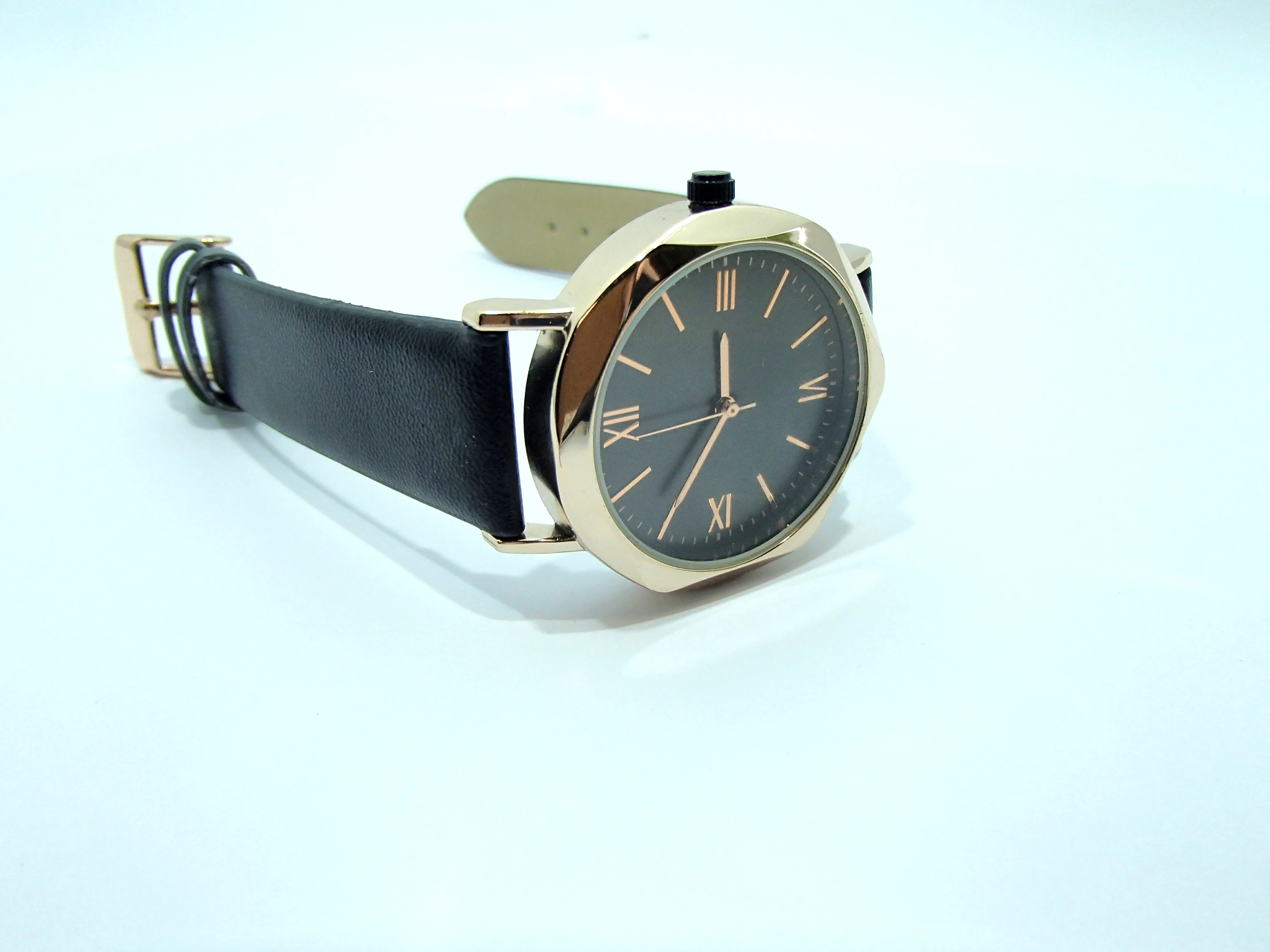 zegarek-damski-lbvyr-61445-ksztalt-koperty-okragla