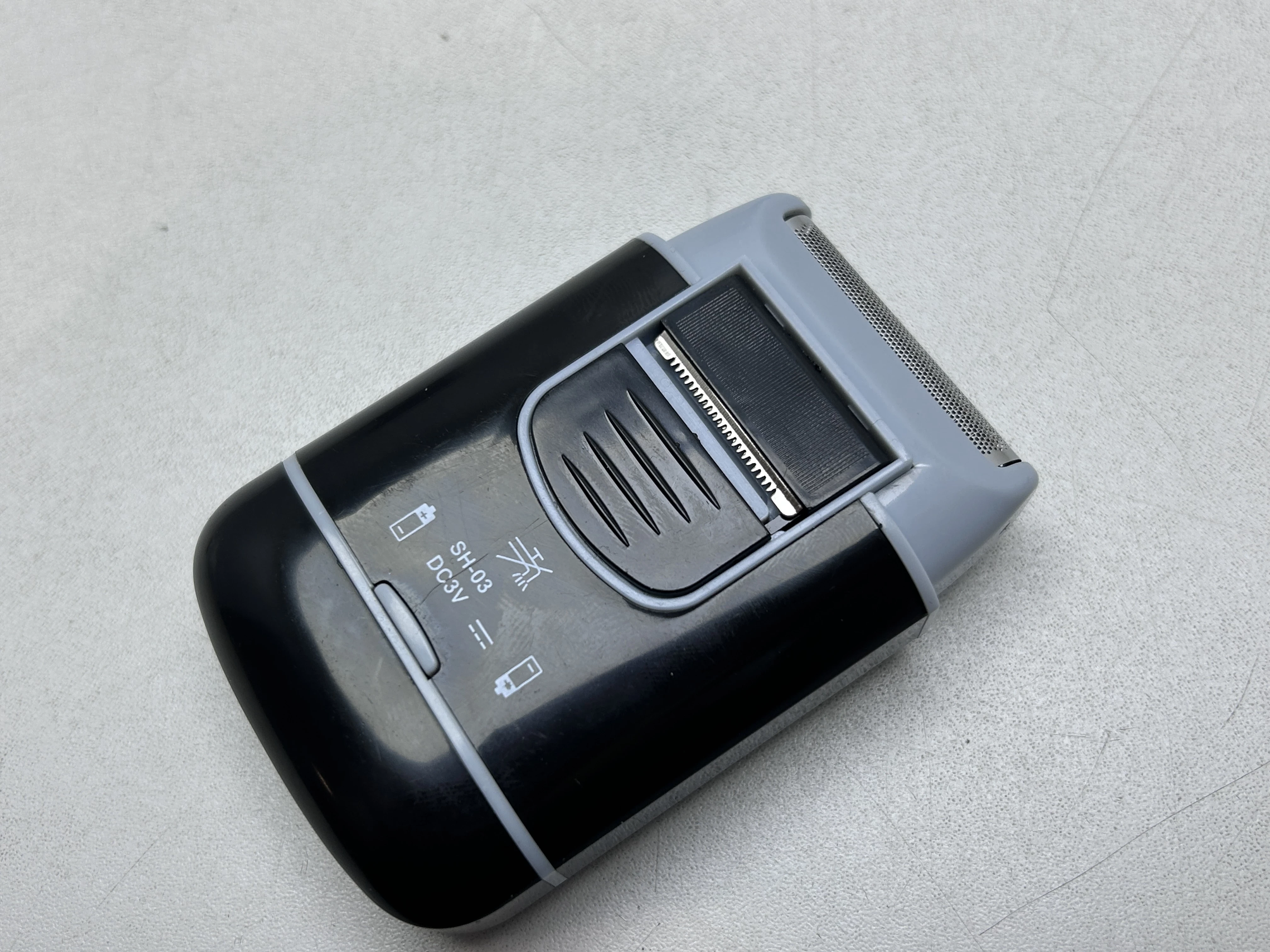 golarka-z-trymerem-ricco-sh-03-uzytkowanie-na-sucho