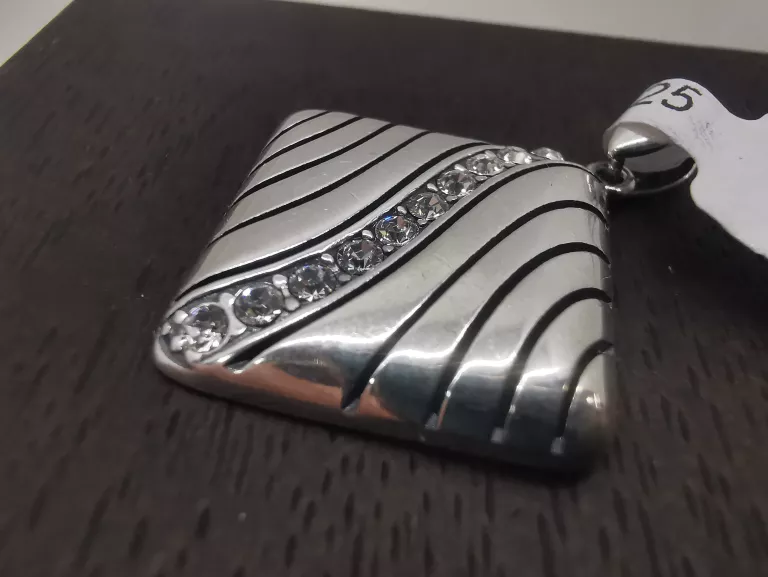 SREBRNA ZAWIESZKA ROMB Z CYRKONIAMI 4,10G/925