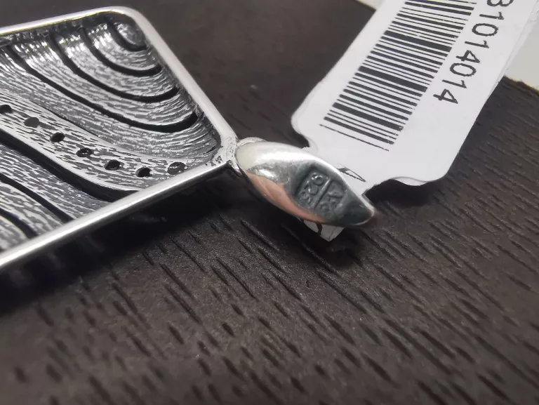 srebrna-zawieszka-romb-z-cyrkoniami-410g925-kolor-dominujacy-srebrny