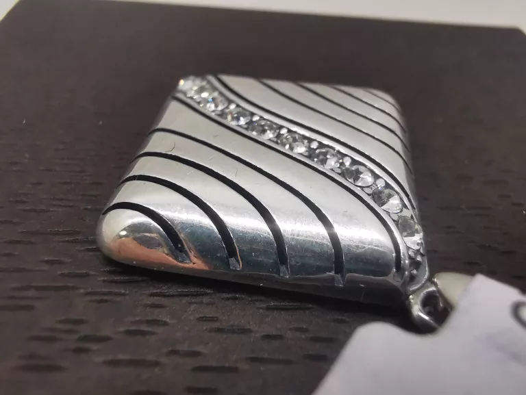SREBRNA ZAWIESZKA ROMB Z CYRKONIAMI 4,10G/925
