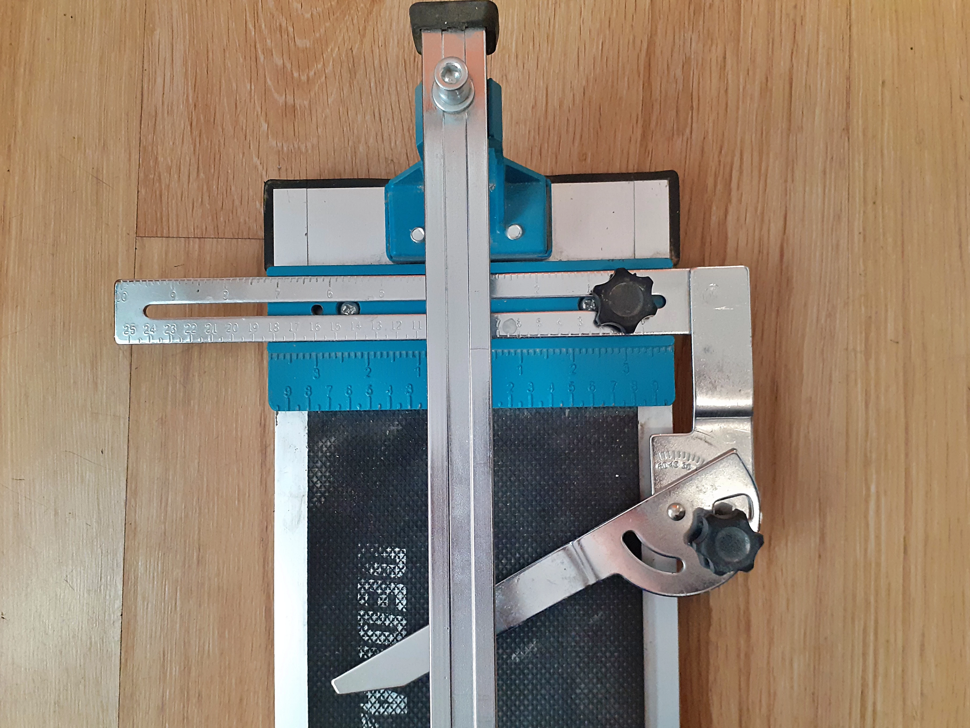 przecinarka-do-glazury-dedra-100-marka-dedra