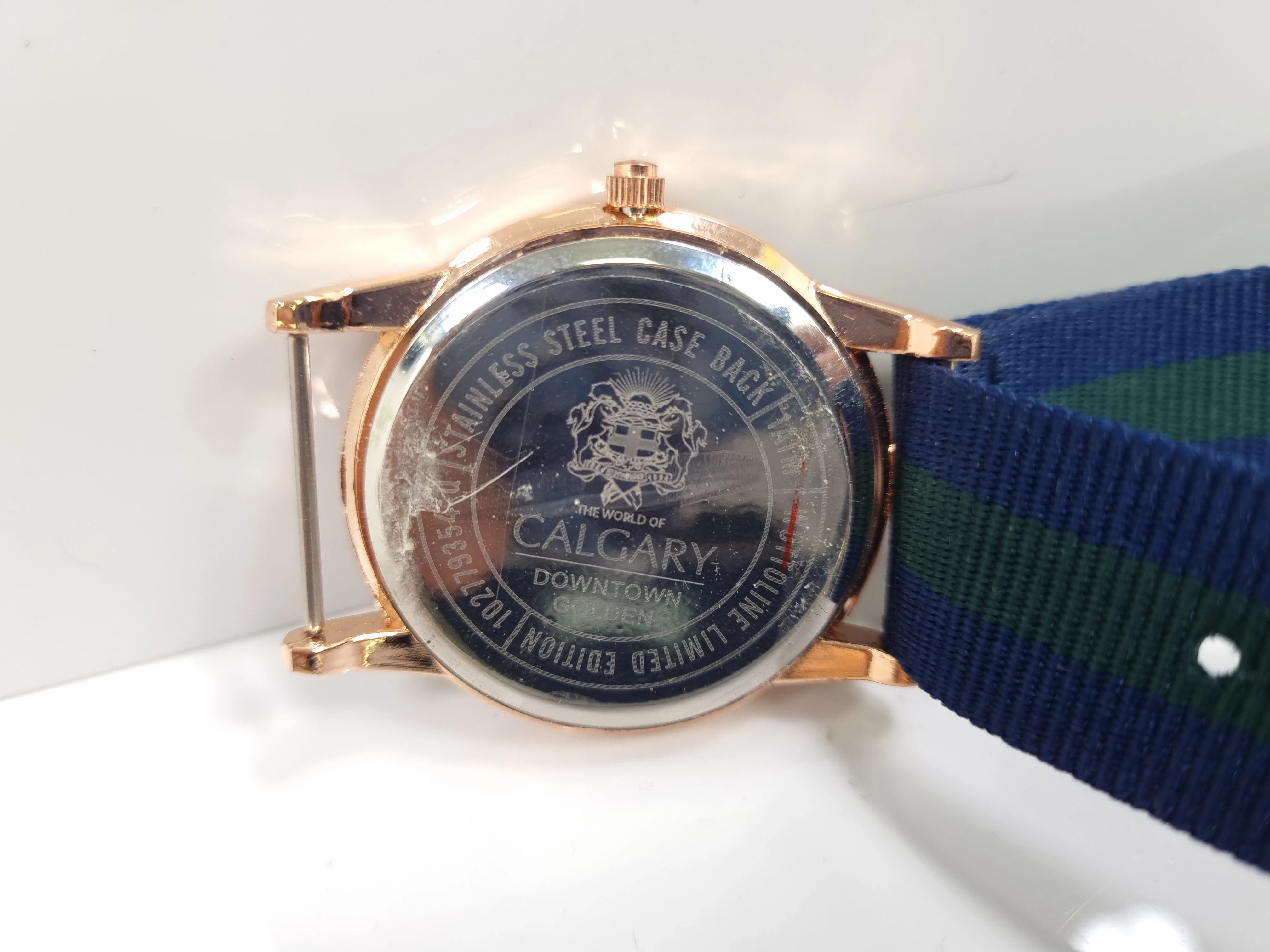 zegarek-calgary-102779354-q-ksztalt-koperty-okragla