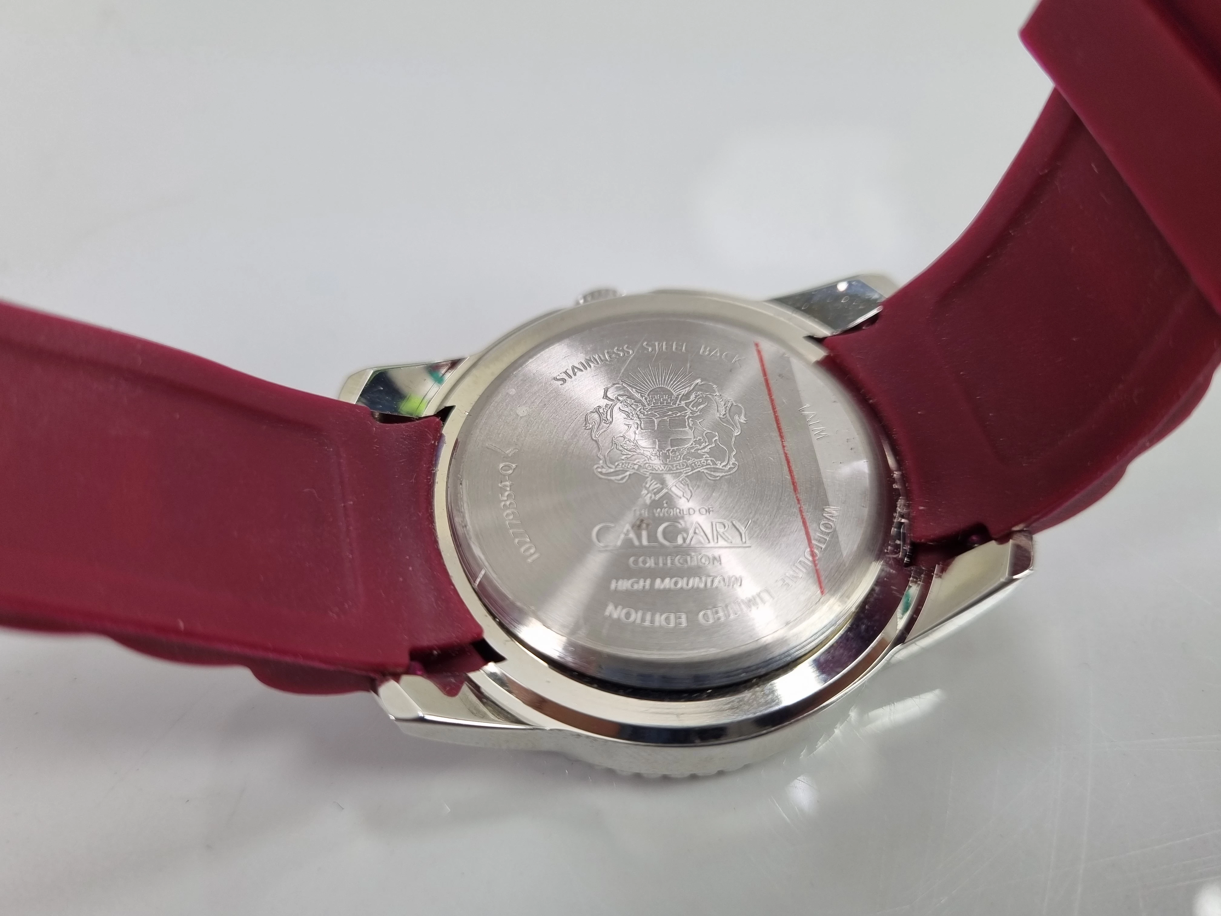 zegarek-calgary-102779354-q-ksztalt-koperty-okragla