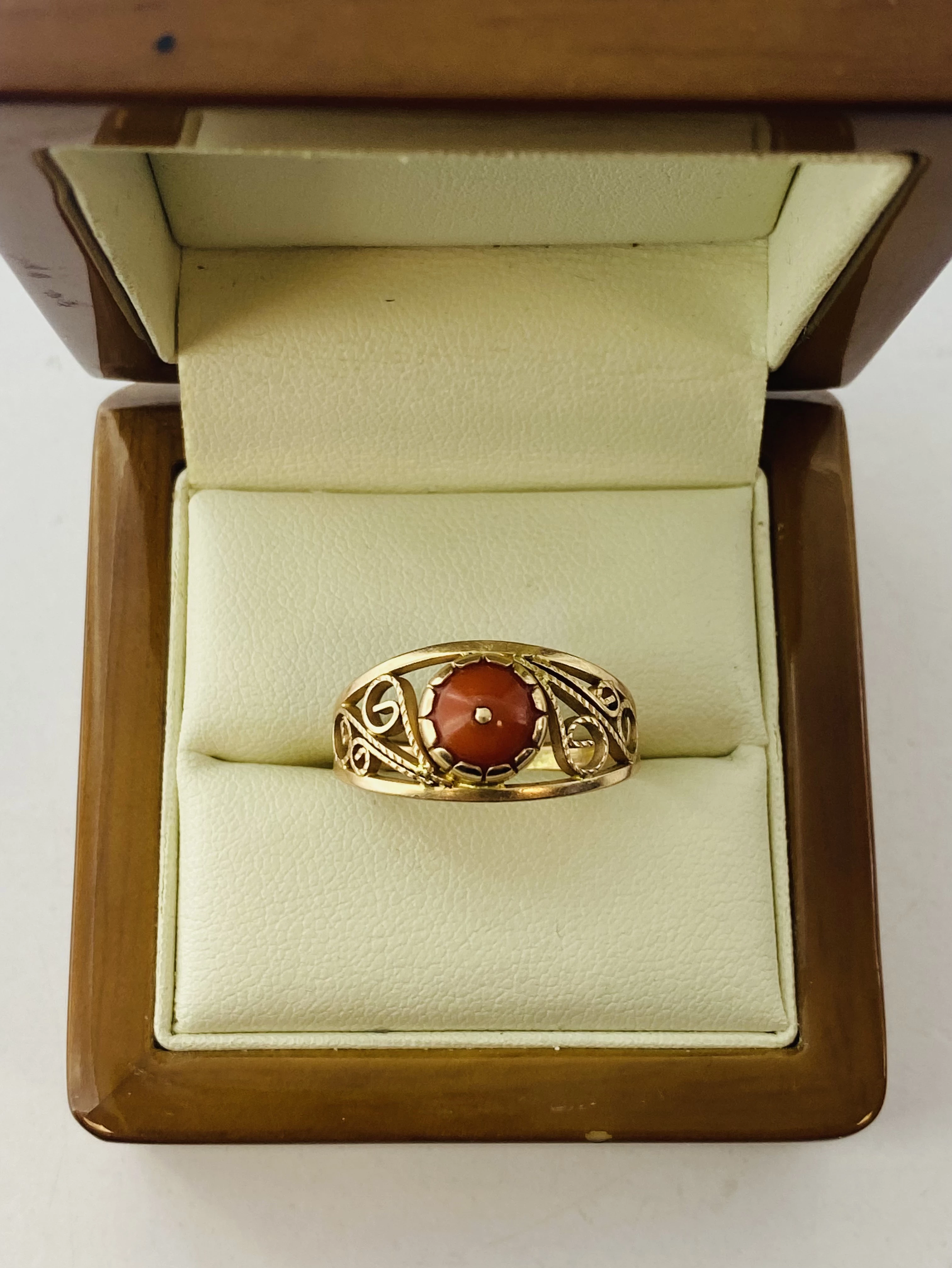 uzywany-zloty-pierscionek-z-koralem-p583407g-marka-inna-marka