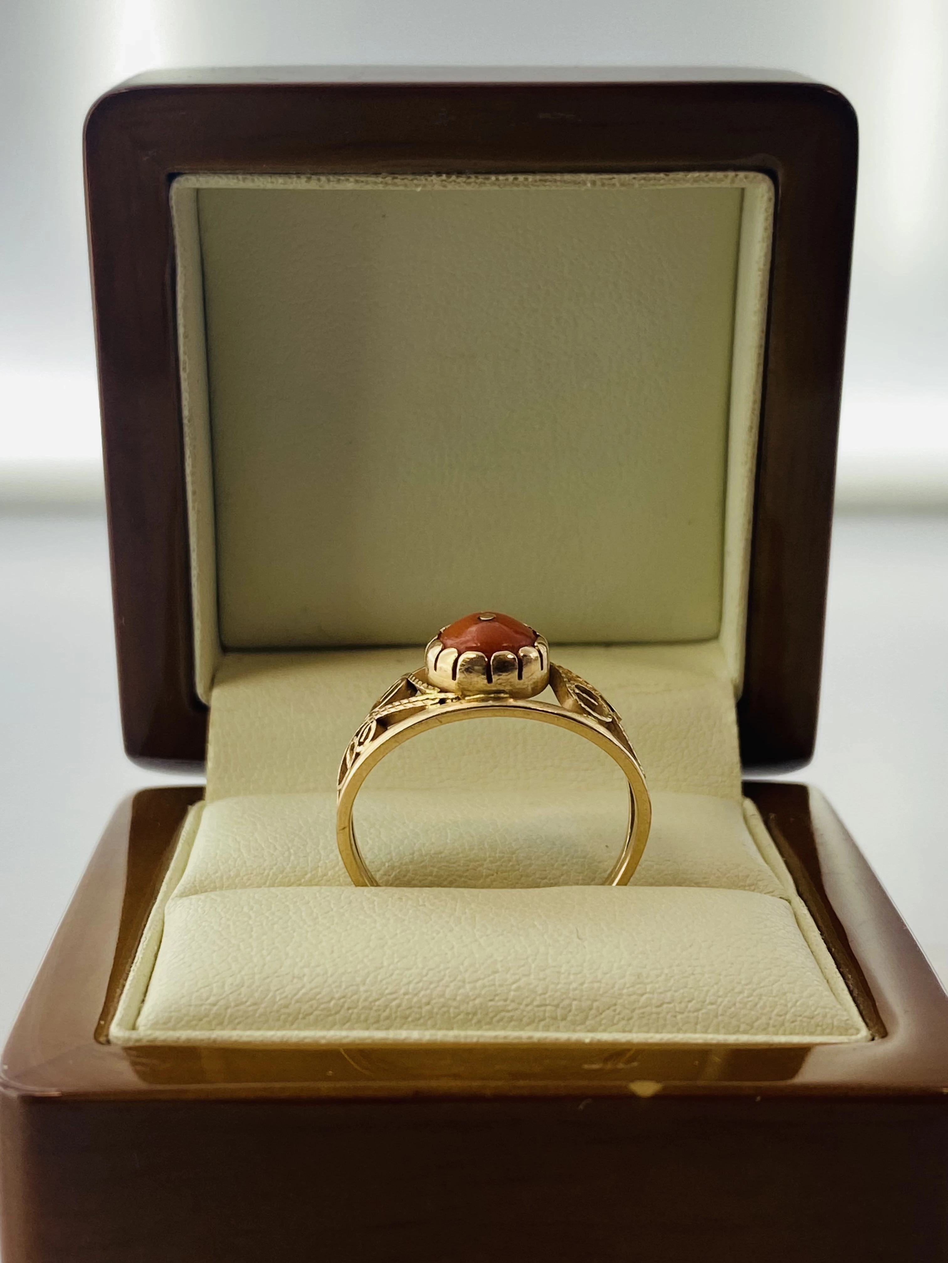 uzywany-zloty-pierscionek-z-koralem-p583407g-stan-uzywany