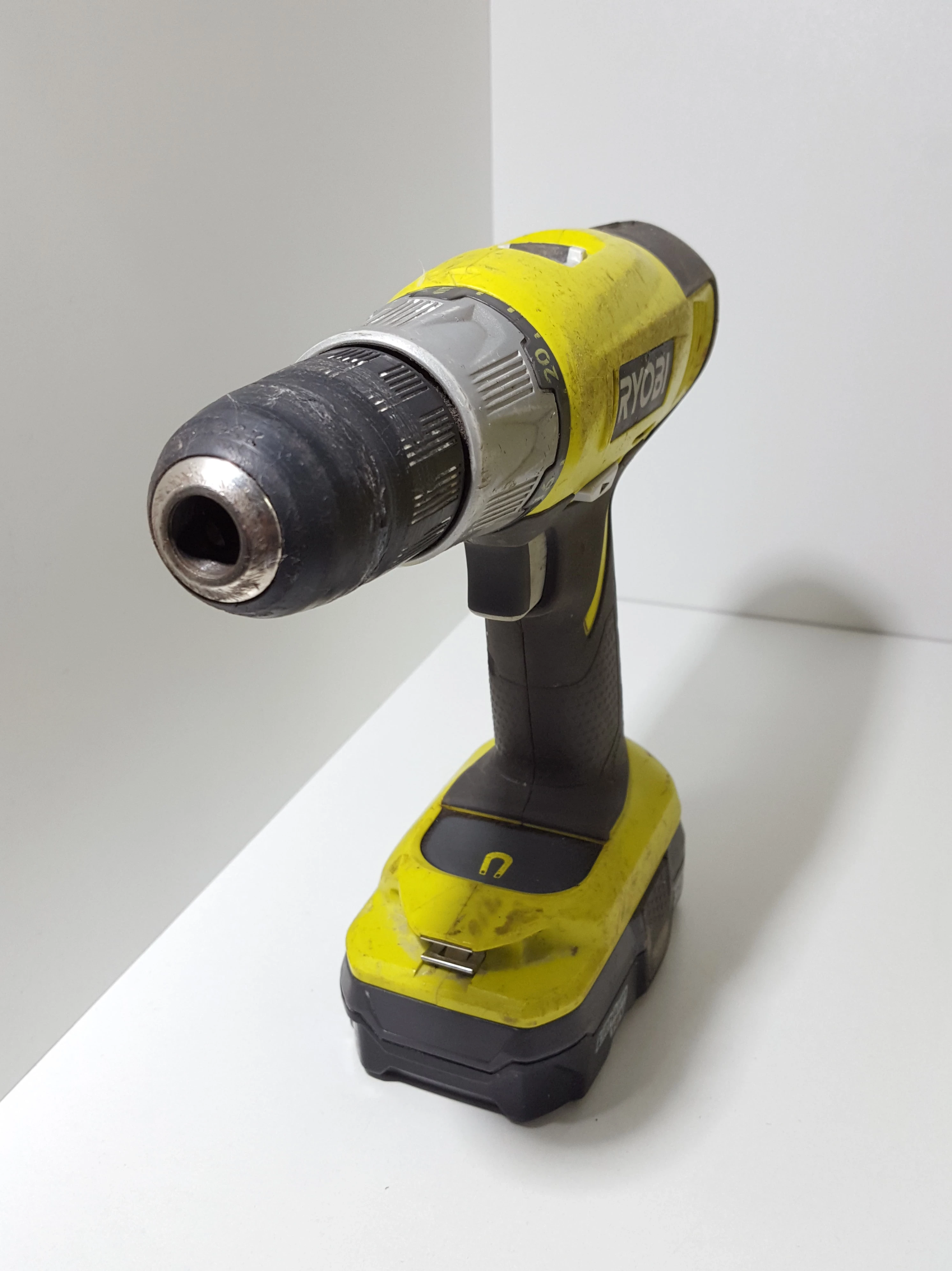 wkretarka-ryobi-r18ddp-ladowarka-2xaku-torba-rodzaj-silnika-silnik-szczotkowy