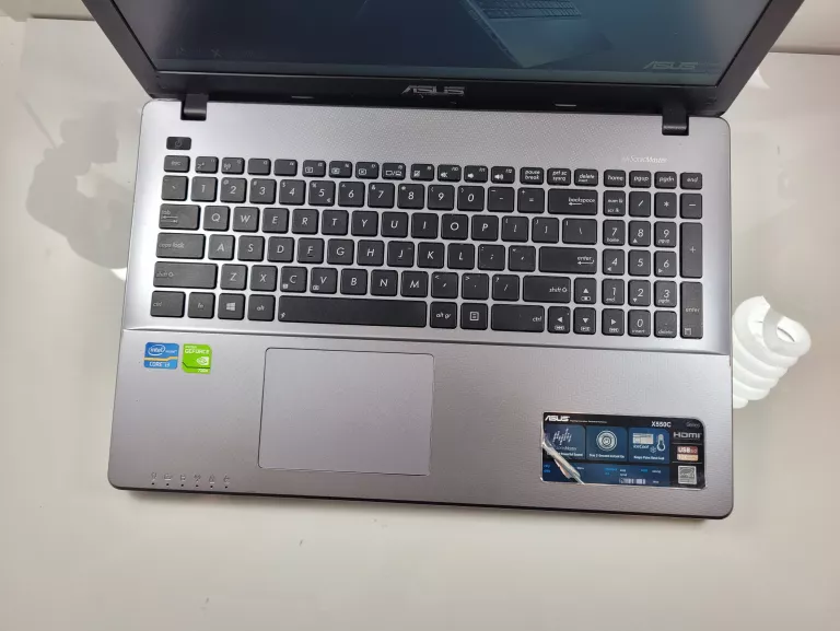ASUS X550C / I3-3217U / 4 GB RAM / GEFORCE 720M