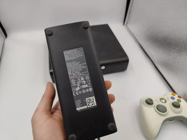 KONSOLA XBOX 360 E 4GB + 500GB