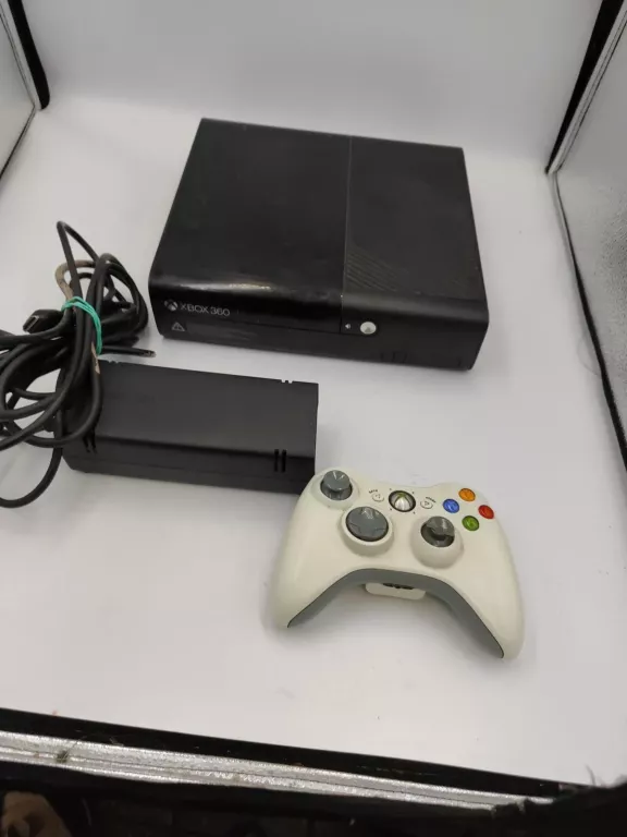 KONSOLA XBOX 360 E 4GB + 500GB