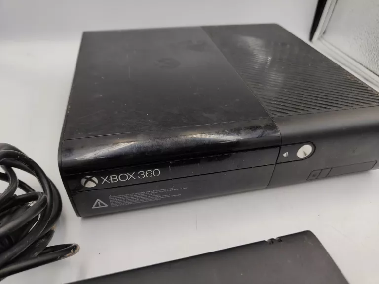 KONSOLA XBOX 360 E 4GB + 500GB