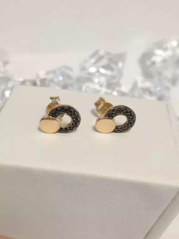 zlote-kolczyki-czarne-oczka-14k-rodzaj-bigla-sztyft