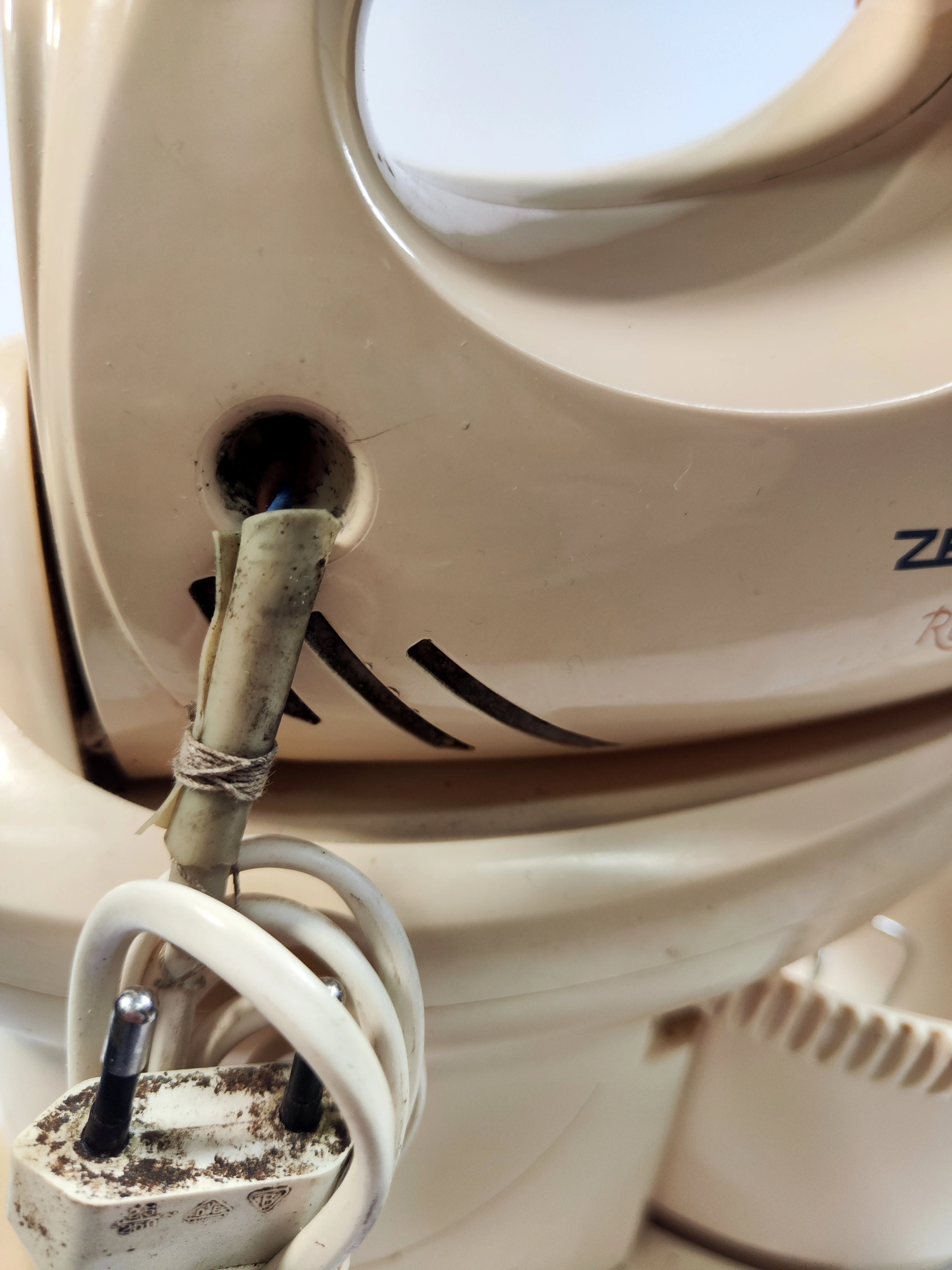 robot-kuchenny-zelmer-robi-zalaczone-wyposazenie-koncowki-do-ubijania