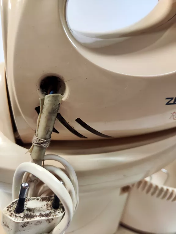 robot-kuchenny-zelmer-robi-zalaczone-wyposazenie-koncowki-do-ubijania