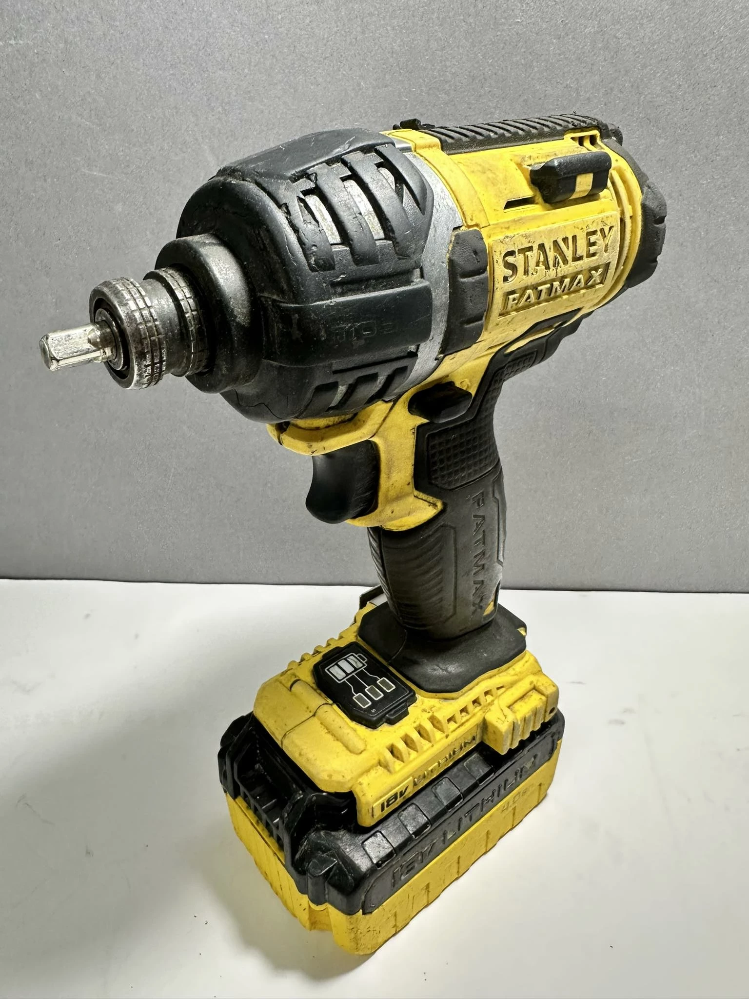zakretarka-stanley-fatmax-18v-fmc645-marka-stanley