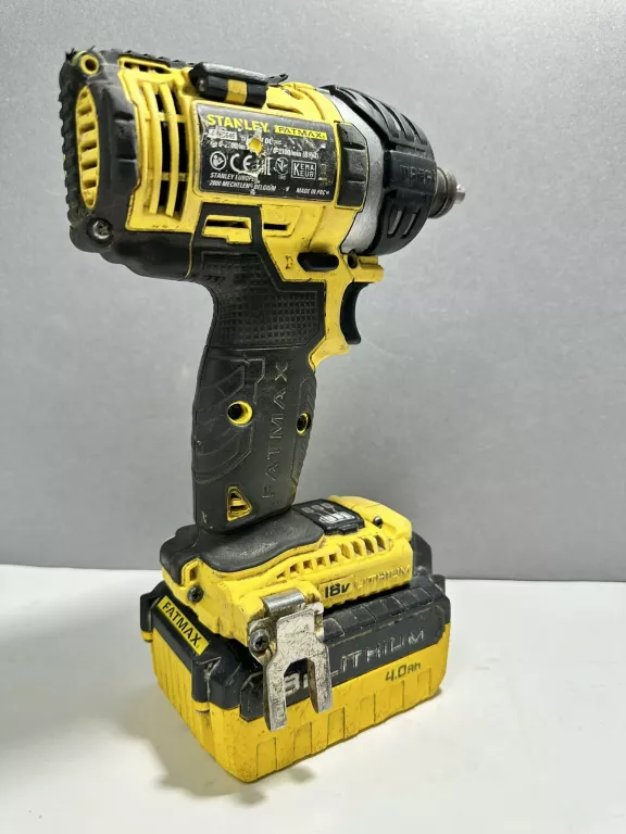zakretarka-stanley-fatmax-18v-fmc645-zasilanie-akumulatorowe