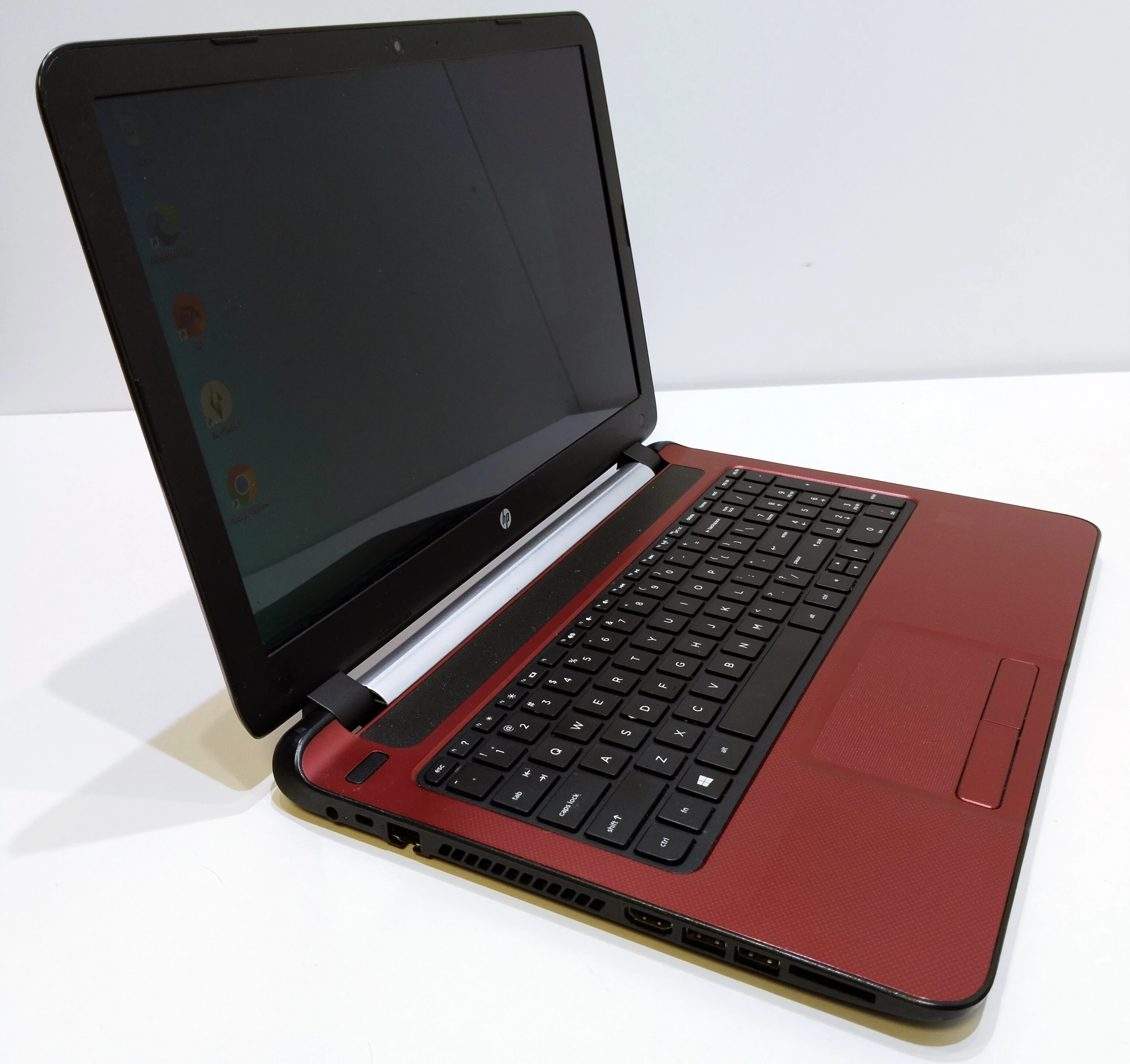 laptop-hp-15-f272wm-pentium4gb128gbssd-kod-producenta-15-f272wm