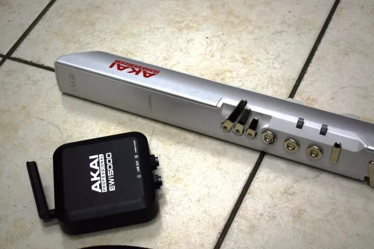 ELEKTRONICZNY INSTRUMENT DĘTY AKAI EWI 5000 OKAZJA