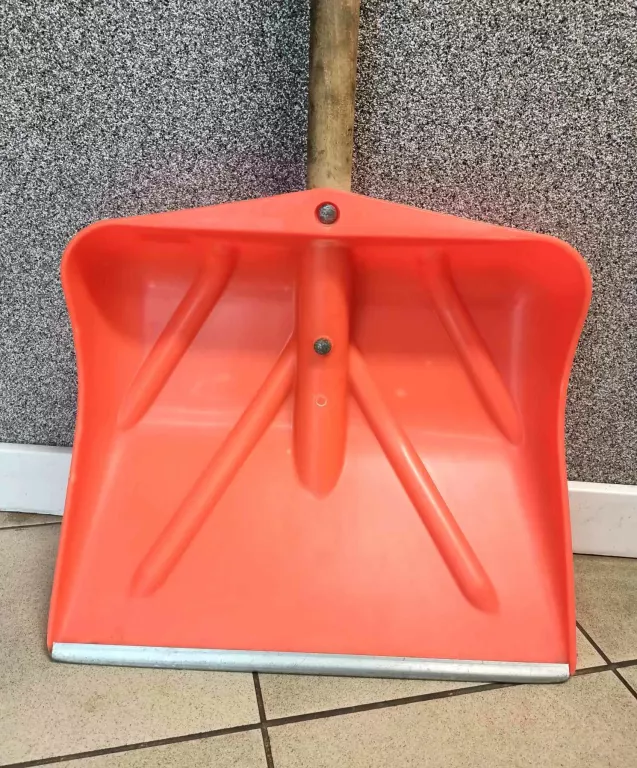 lopata-do-sniegu-kwazar-szeroka-dlugosc-narzedzia-132