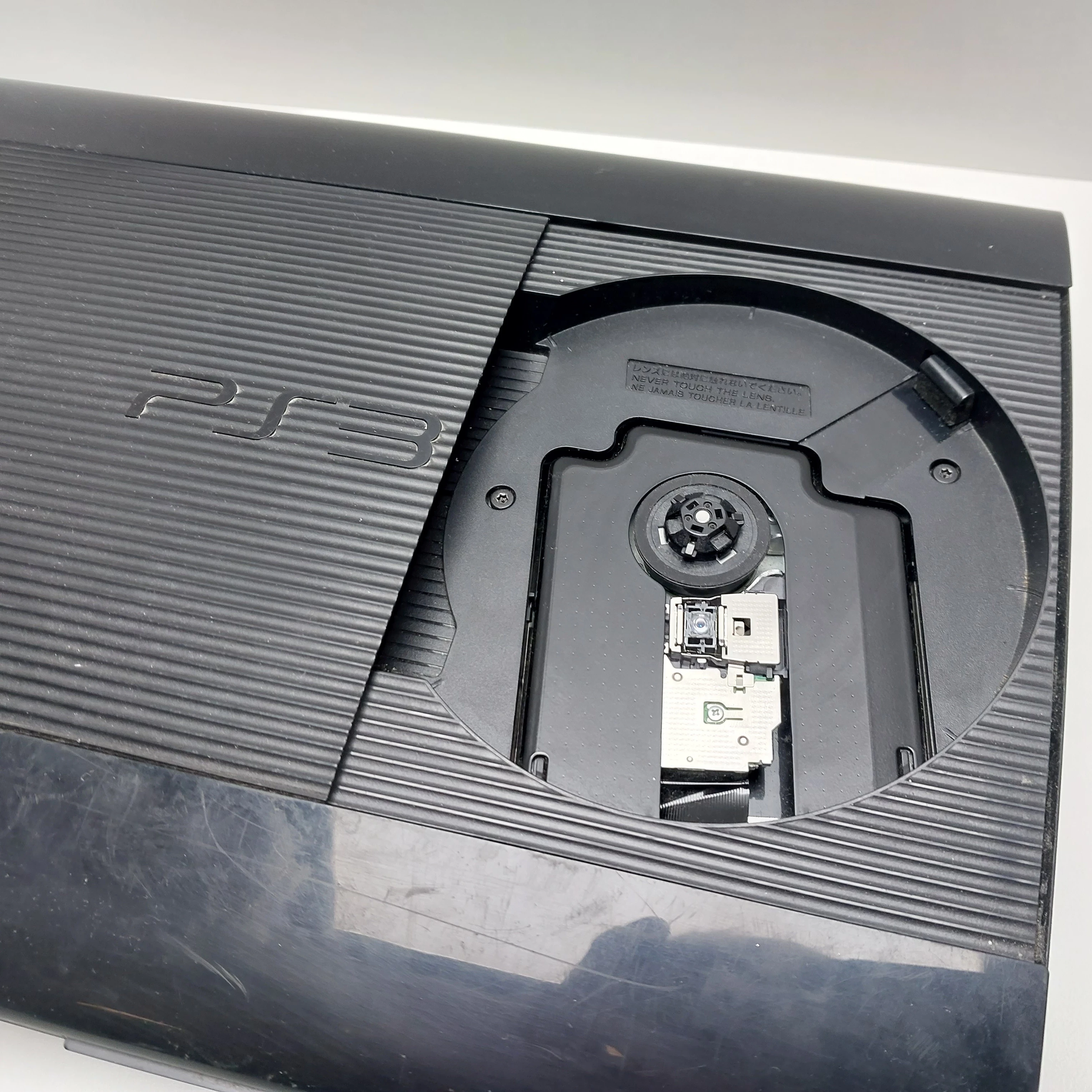 konsola-ps3-superslim-padmovekameragry-liczba-kontrolerow-w-zestawie-1