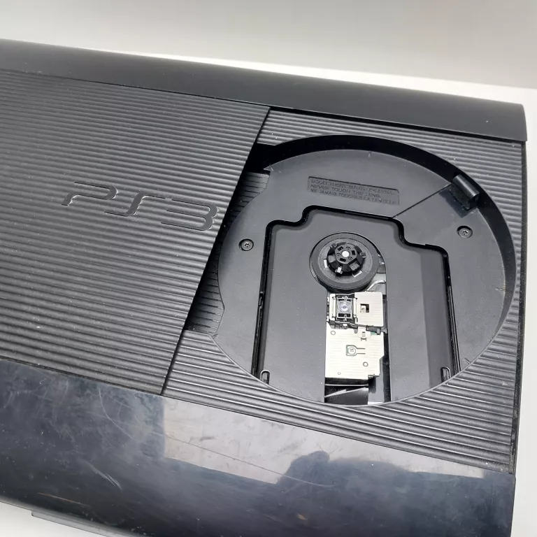 konsola-ps3-superslim-padmovekameragry-liczba-kontrolerow-w-zestawie-1