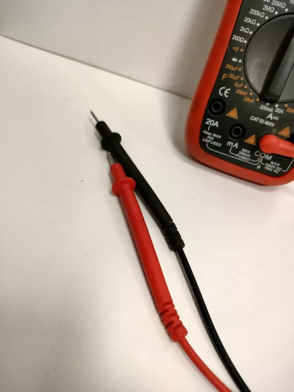 MULTIMETR MIERNIK NAPIĘCIA UT9205N 20A MAX