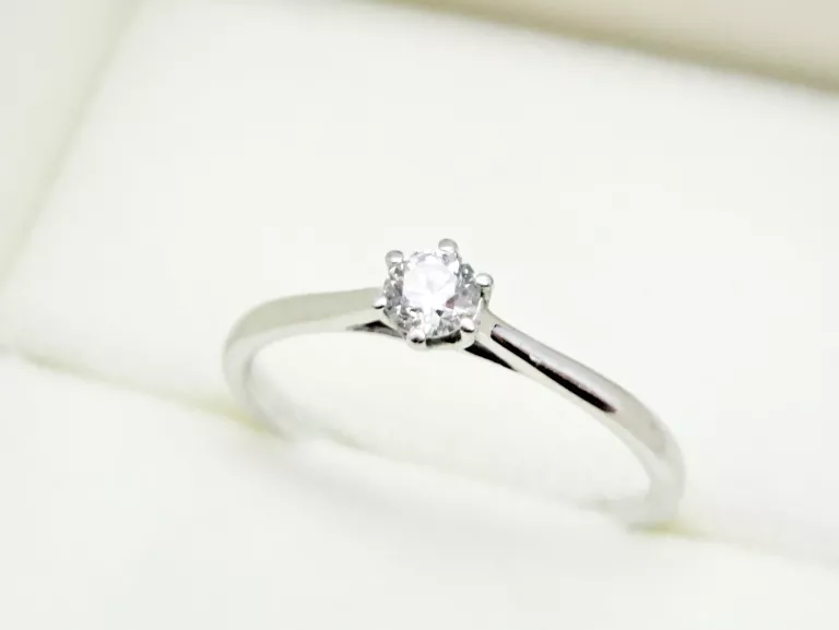 pierscionek-apart-biale-zloto-diament-020ct-141g-585-certyfikat-ean-gtin-5907580300818