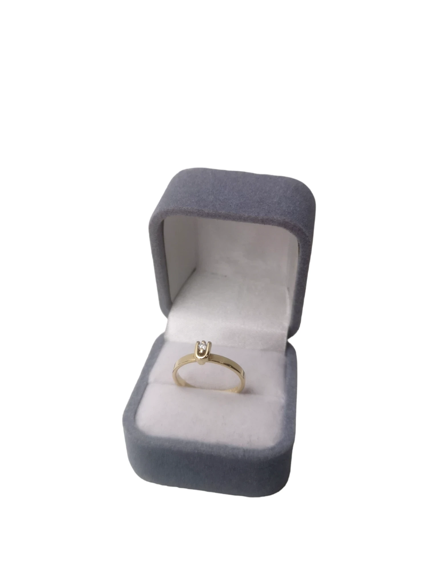 zloty-pierscionek-z-brylantem-004ct-585-244-g-material-15835-2