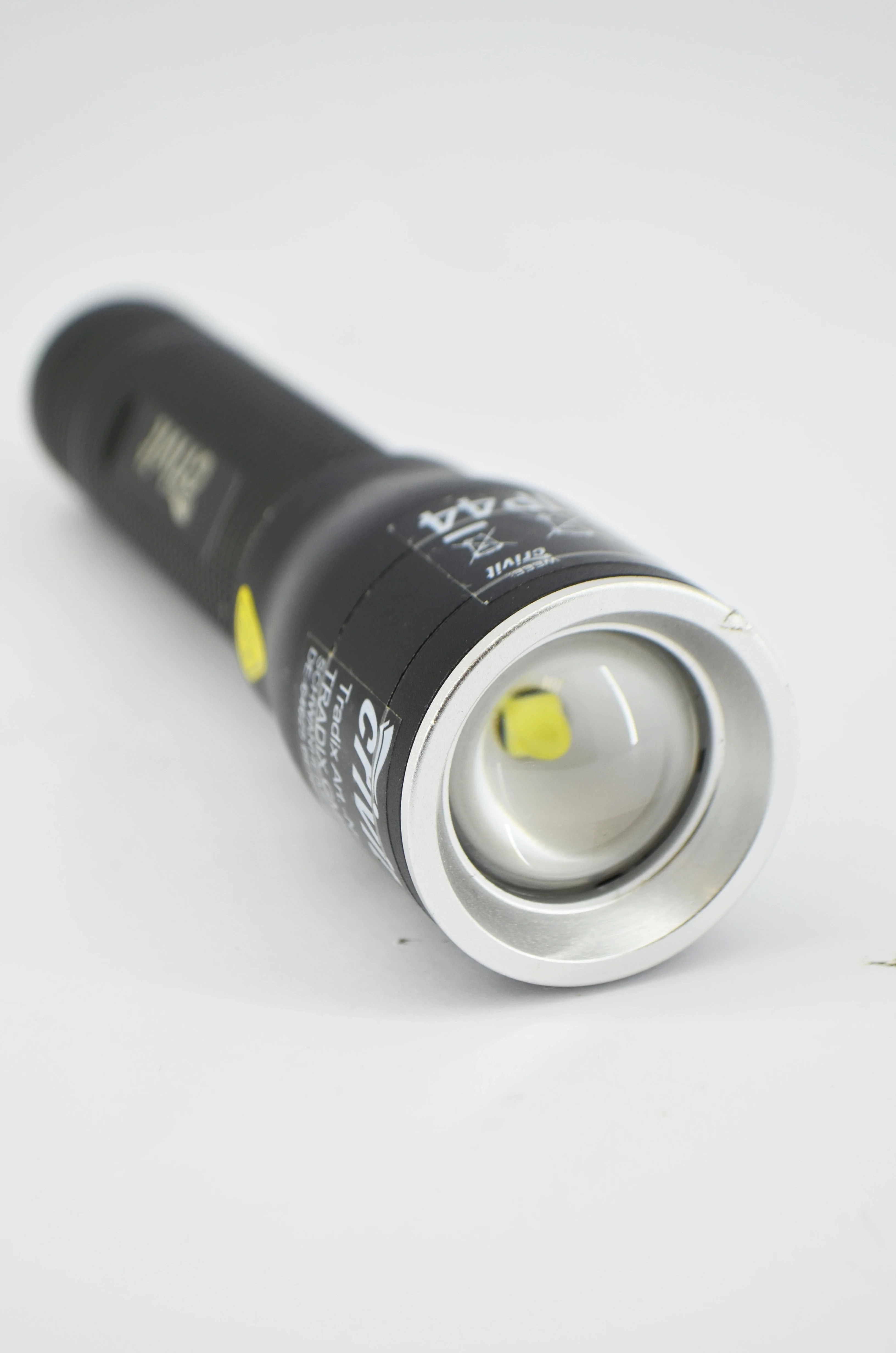 latarka-akumulatorowa-crivit-led-1000lm-rodzaj-klasyczna