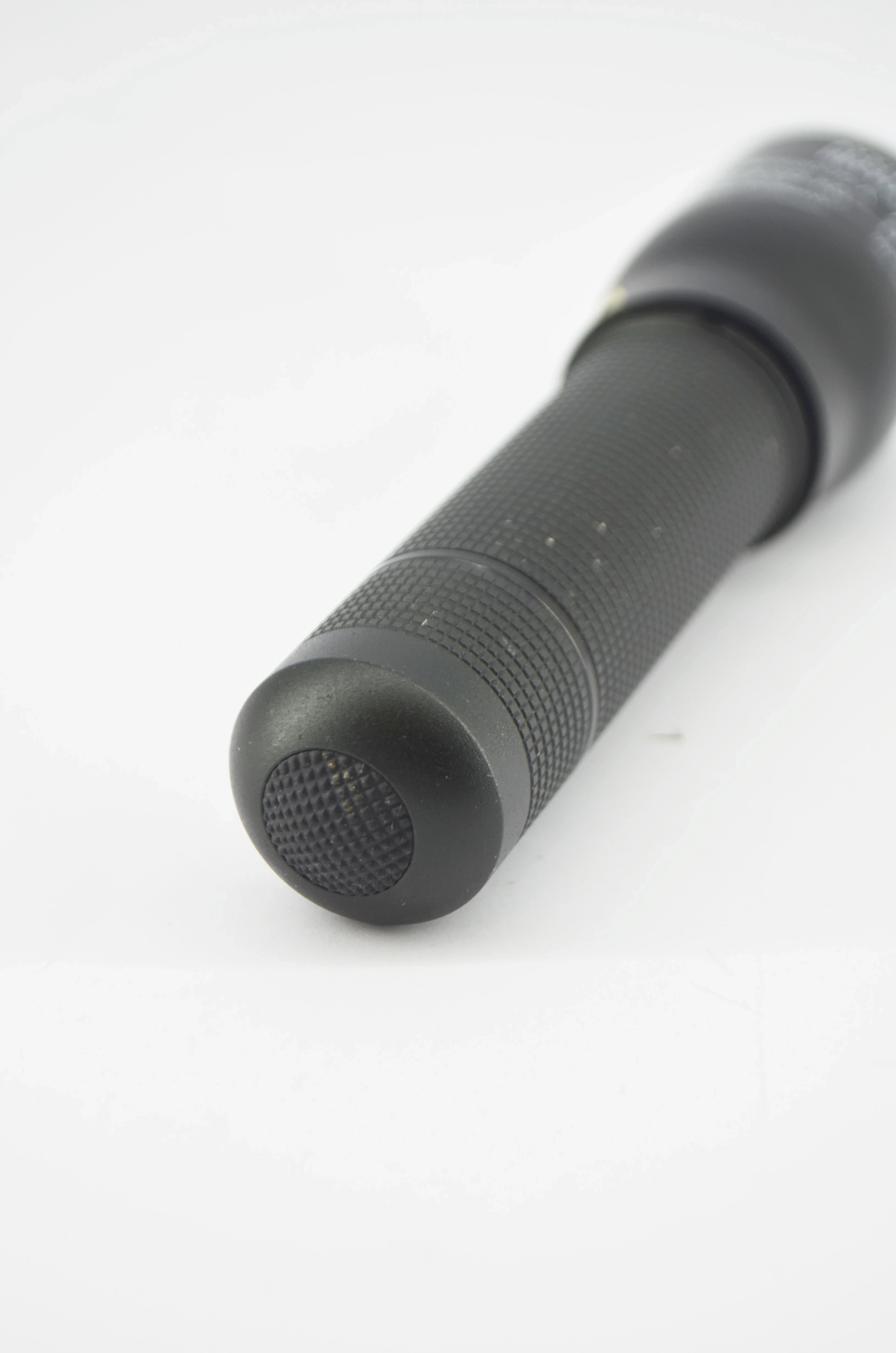 latarka-akumulatorowa-crivit-led-1000lm-kolor-dominujacy-czarny