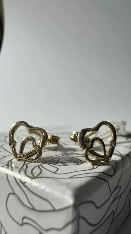 zlote-kolczyki-serduszka-motyw-brak