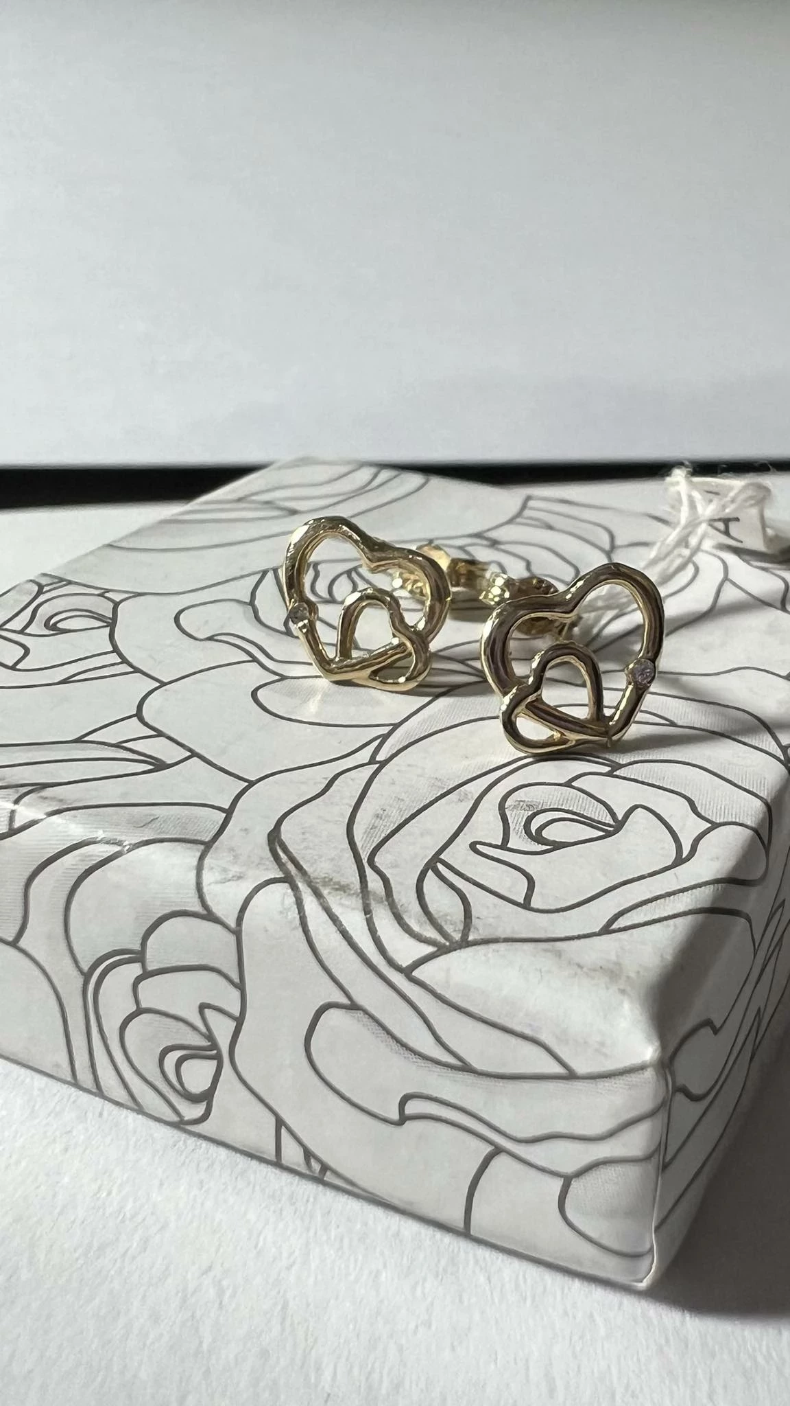 zlote-kolczyki-serduszka-kamien-bez-kamienia