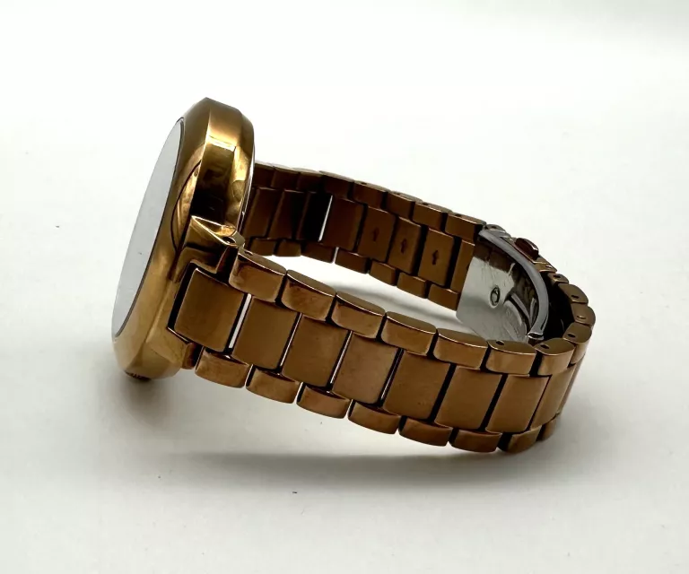 ZEGAREK VERSUS VERSACE BATIGNOLLES