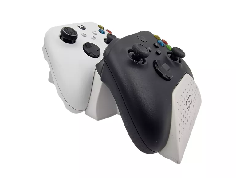 KONSOLA MICROSOFT XBOX SERIES X 1 TB + 2 PADY + FIFA 23 / FORZA HORIZON 5