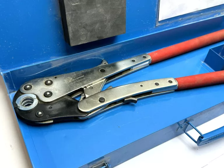 ZACISKARKA UPONOR 1015764 WALIZKA