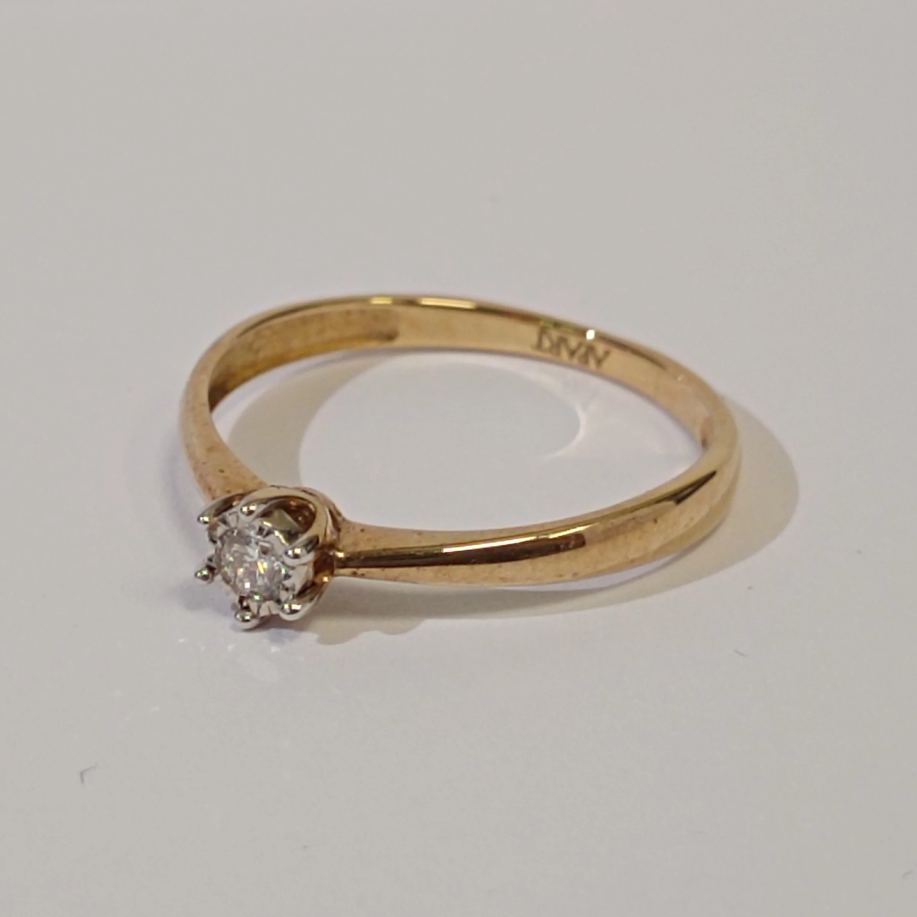 zloty-pierscionek-apart-z-brylantem-certyfikat-stan-11323-2