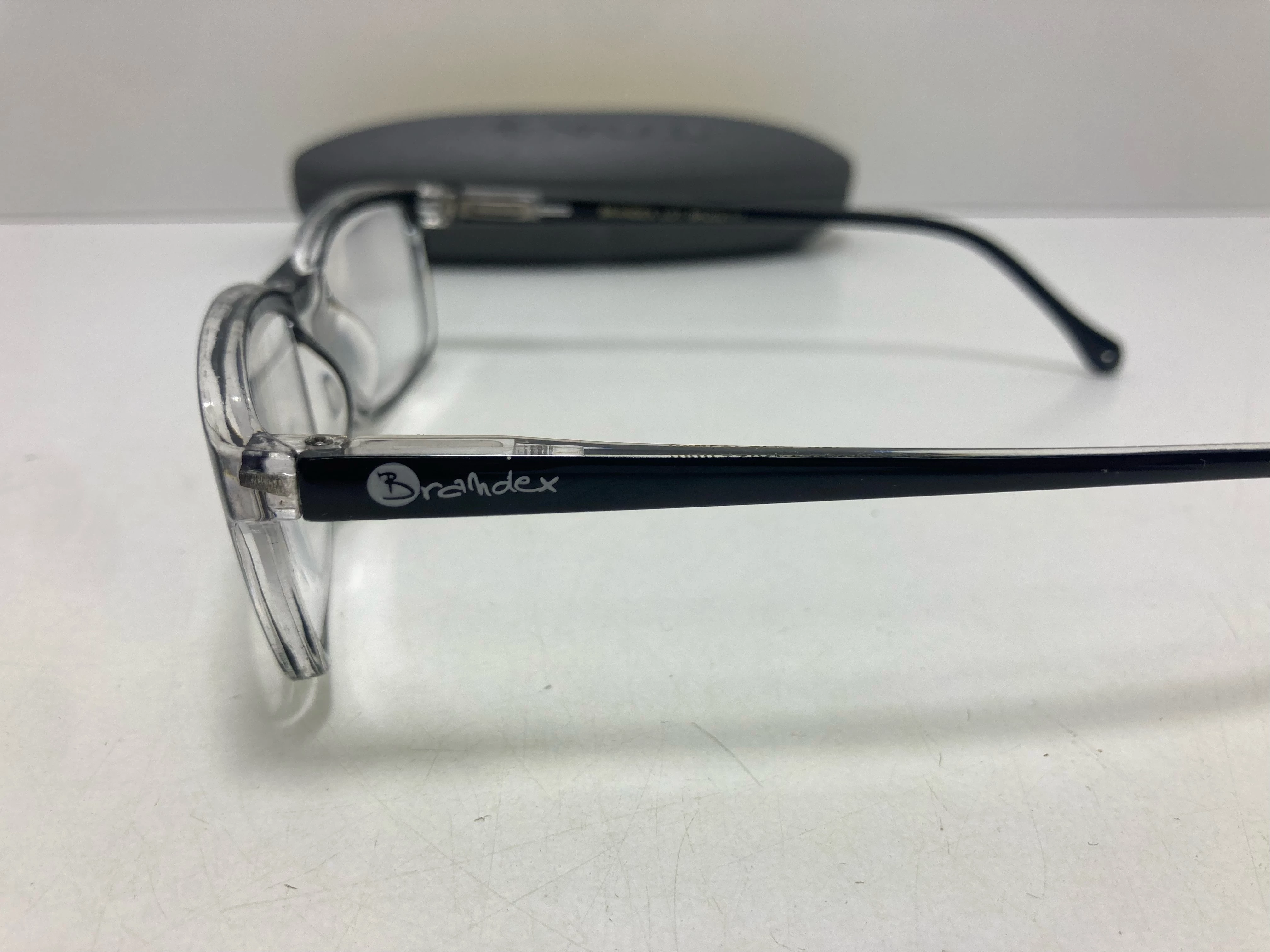 klasyczne-damskie-oprawki-w-etui-fielmann-hubska-82-wroclaw