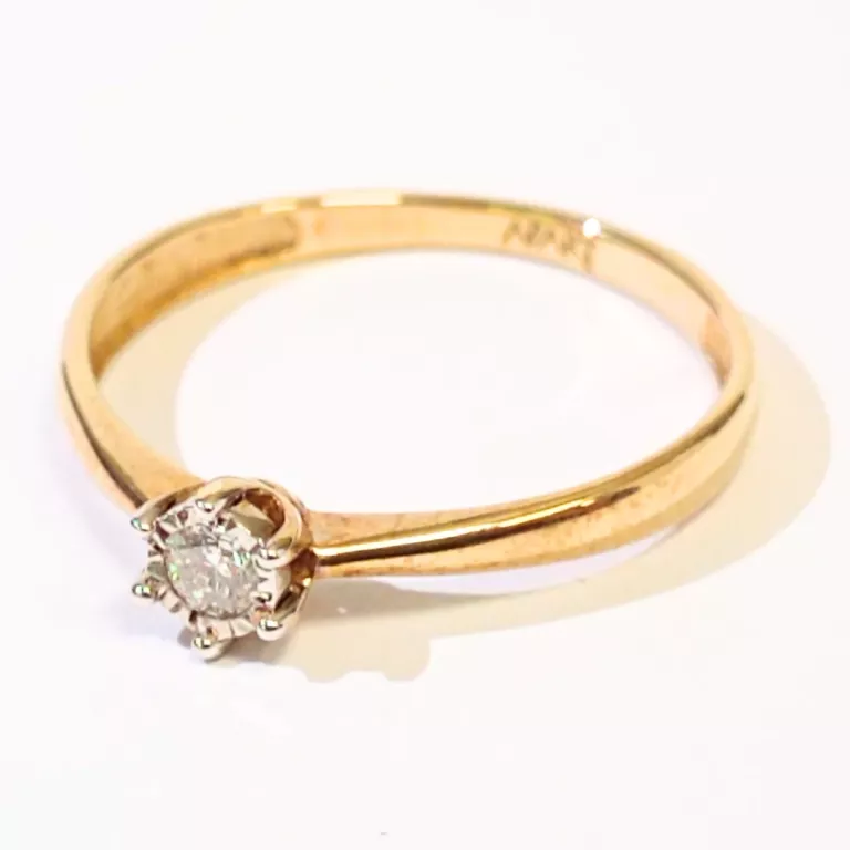 zloty-pierscionek-apart-z-brylantem-certyfikat-plac-daszynskiego-5-czestochowa-sj