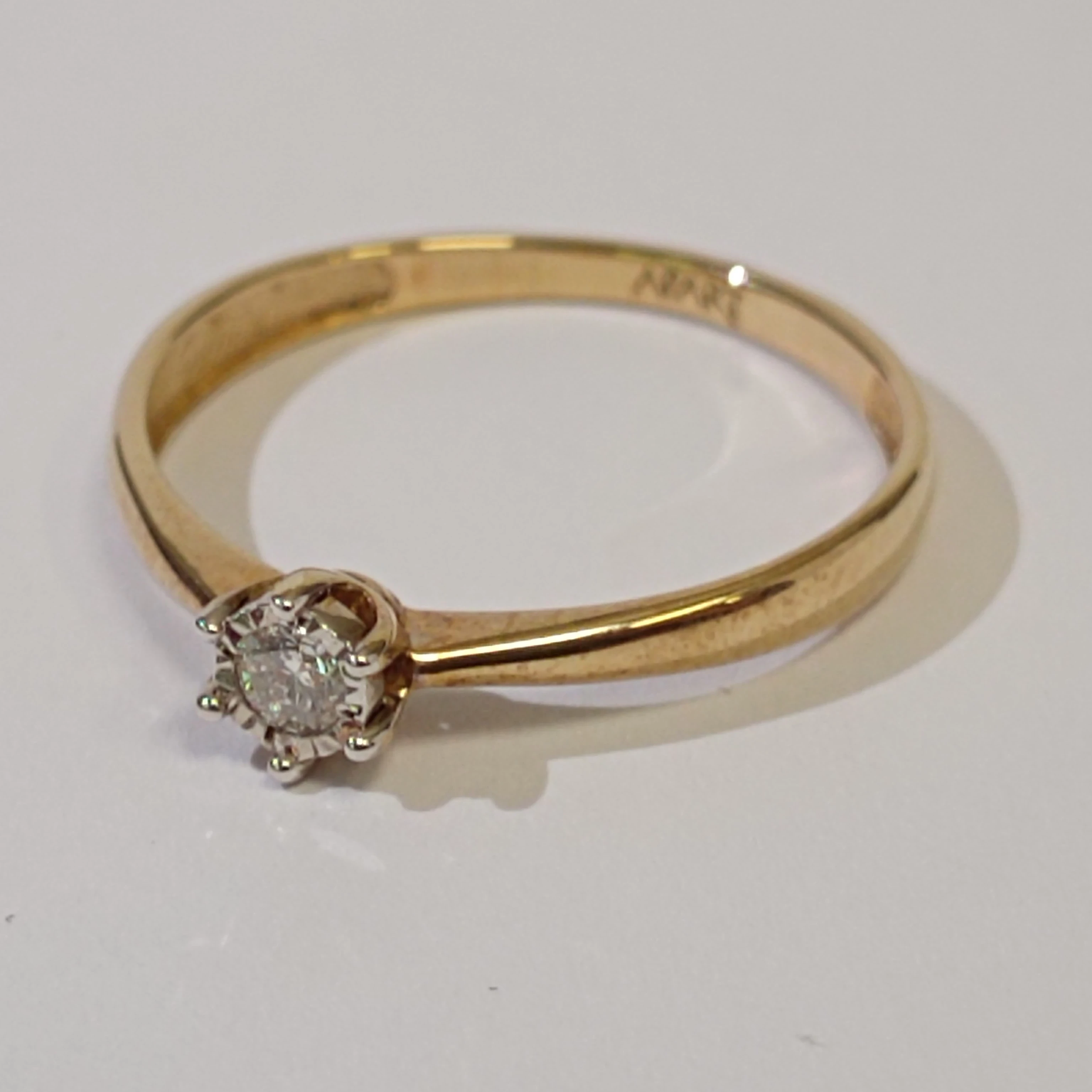 zloty-pierscionek-apart-z-brylantem-certyfikat-rodzaj-2205-16