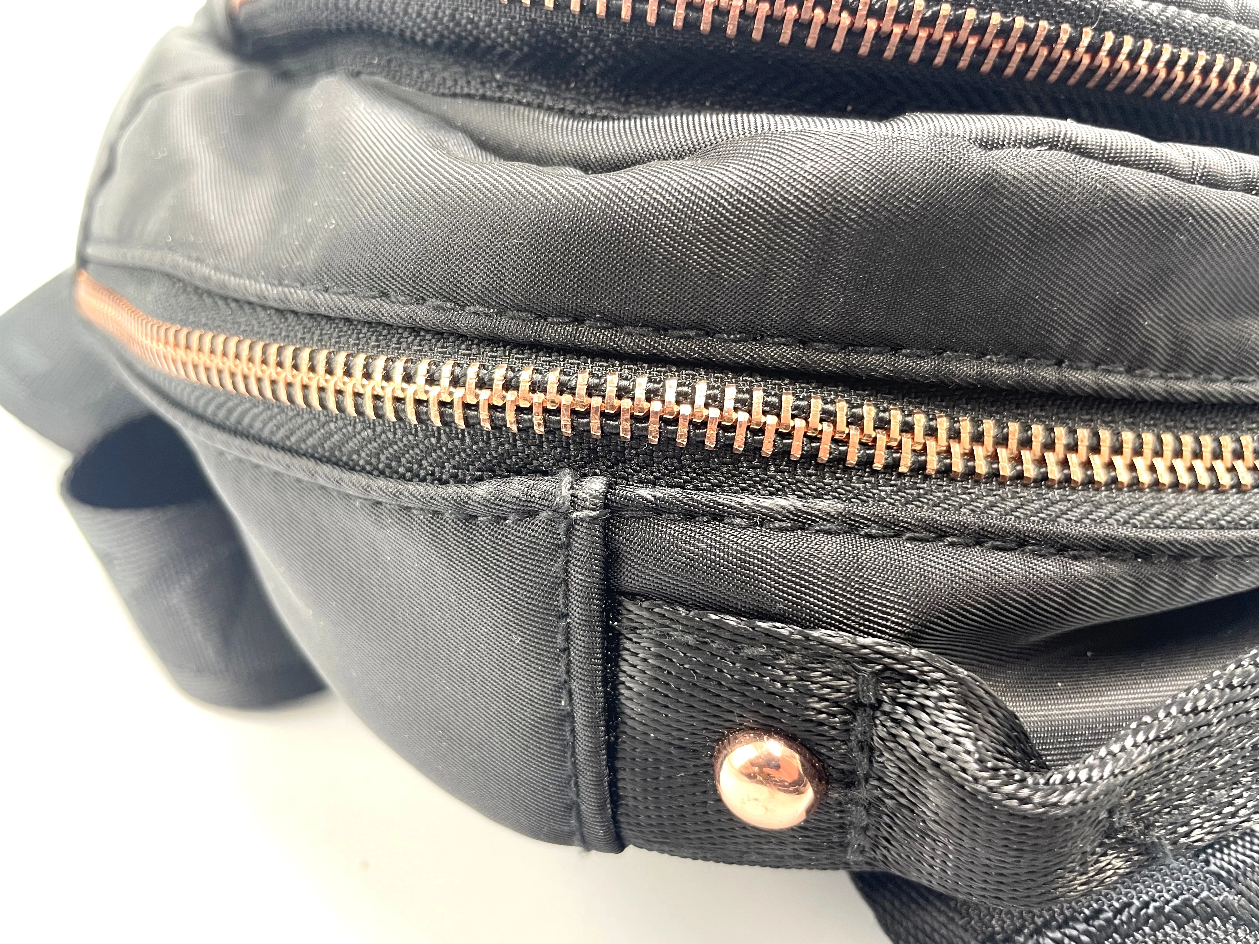 plecak-skechers-damski-maly-wzor-dominujacy-bez-wzoru