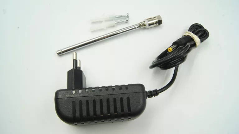 MINI TELEWIZOR KIESZONKOWY LEADSTAR D5 KOMPLET