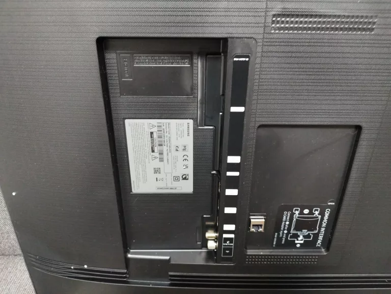 telewizor-samsung-55-au7100-uhd-4k-hdrpud-przekatna-ekranu-cale-55