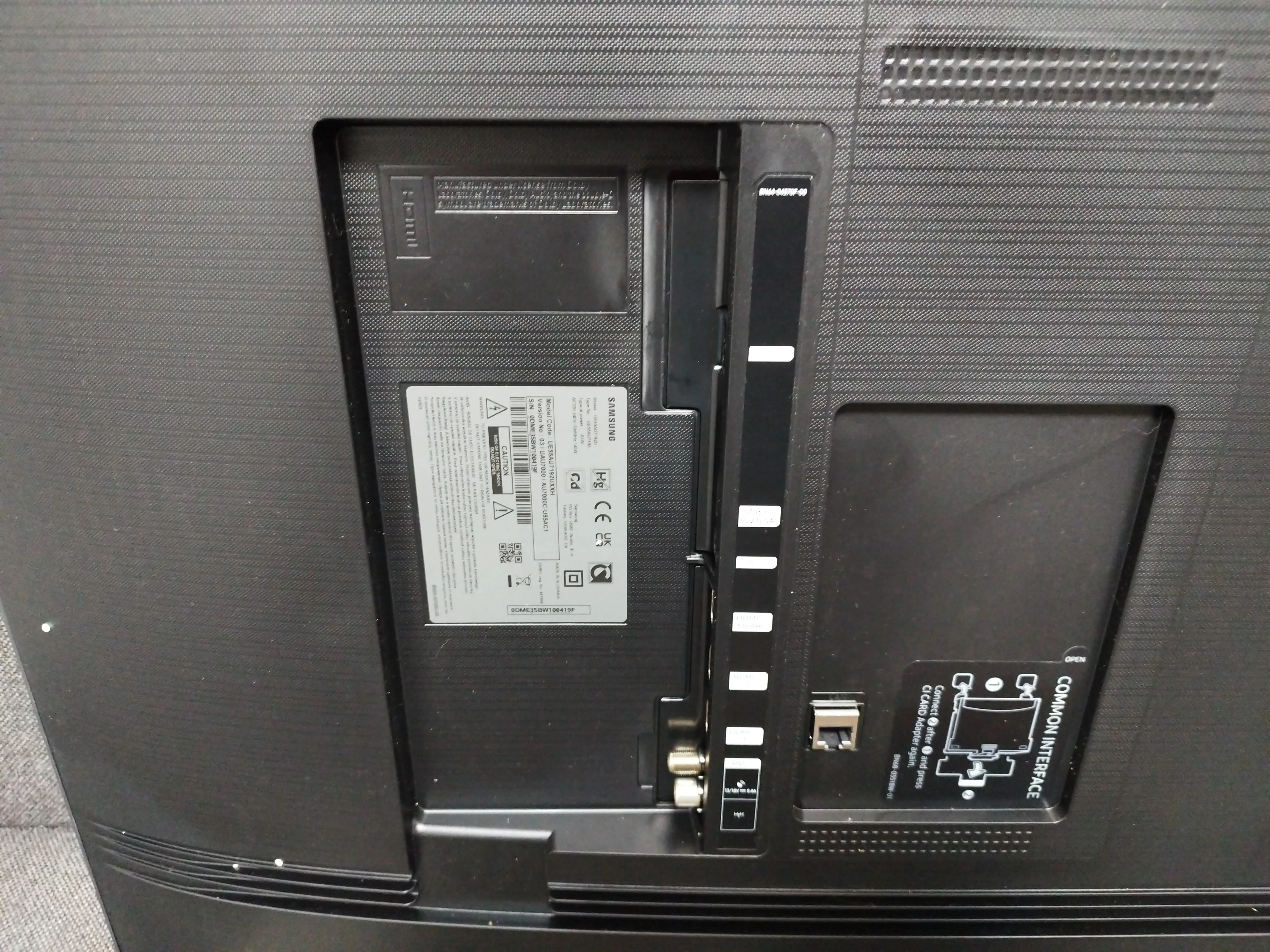 telewizor-samsung-55-au7100-uhd-4k-hdrpud-przekatna-ekranu-cale-55